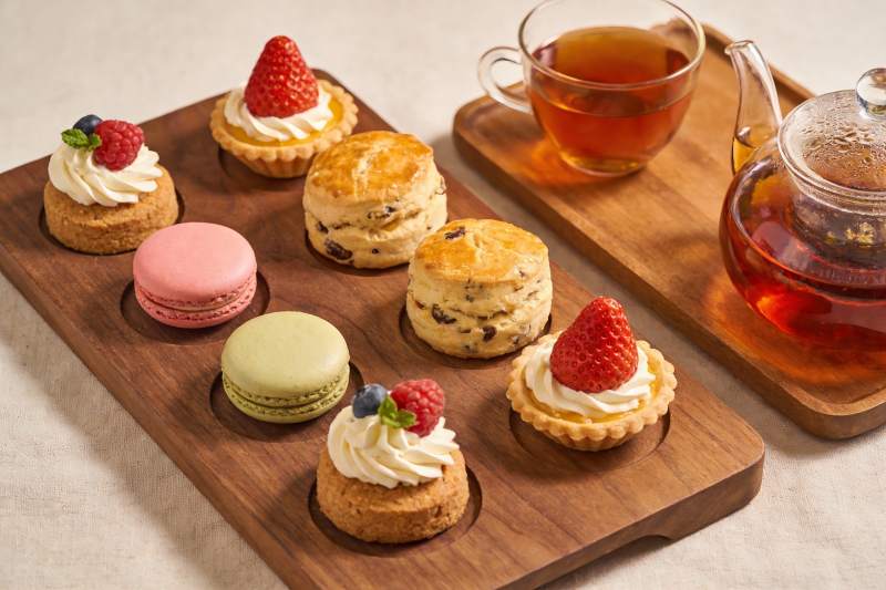 精致下午茶甜点与红茶图片