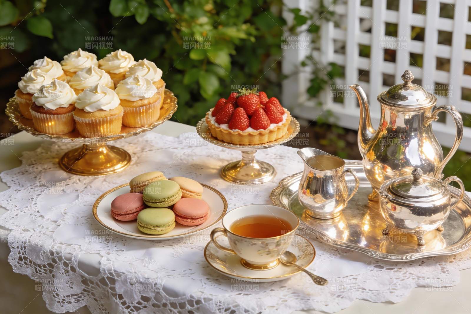 精致下午茶甜点与茶具摆盘图片