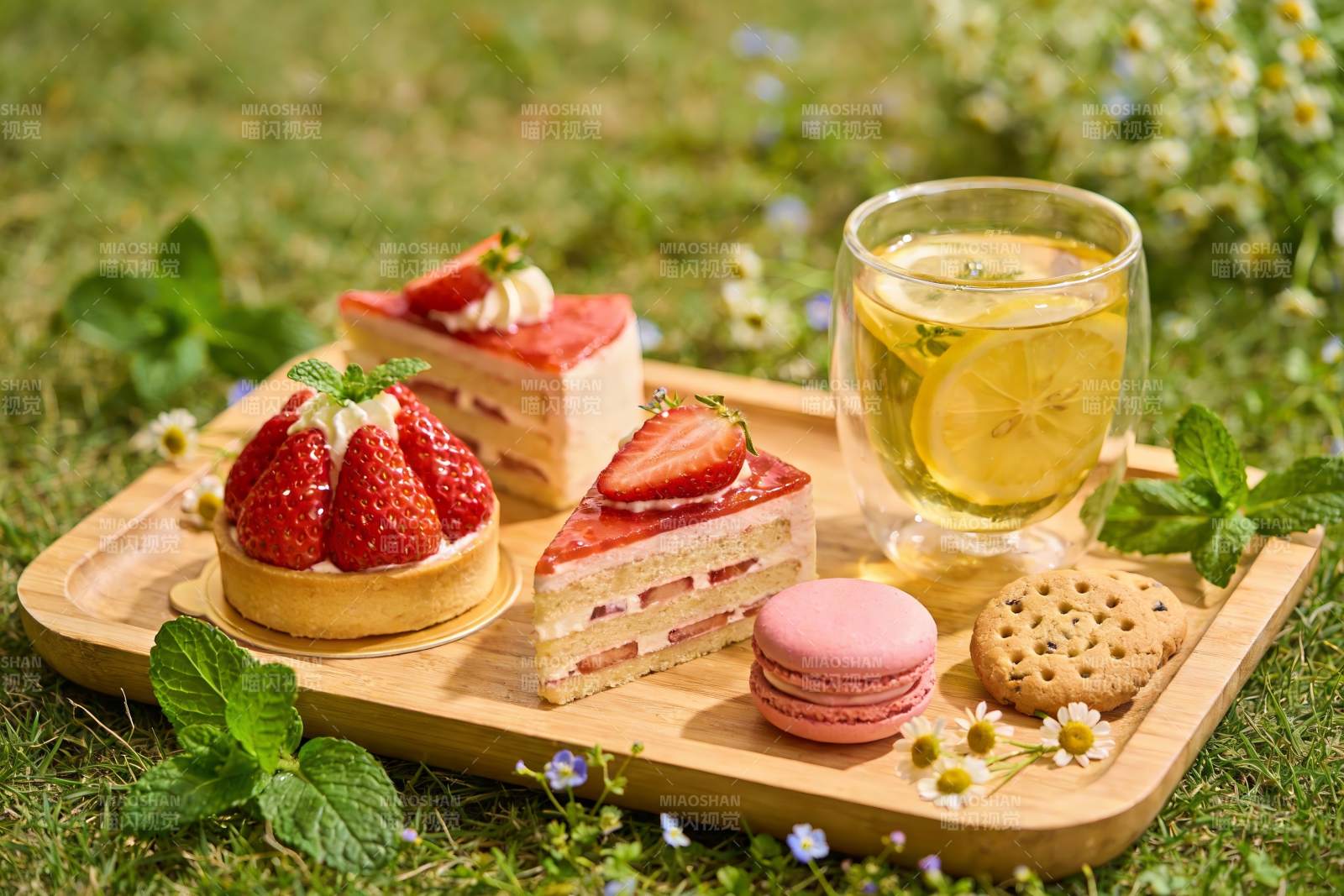 户外草莓甜点下午茶图片