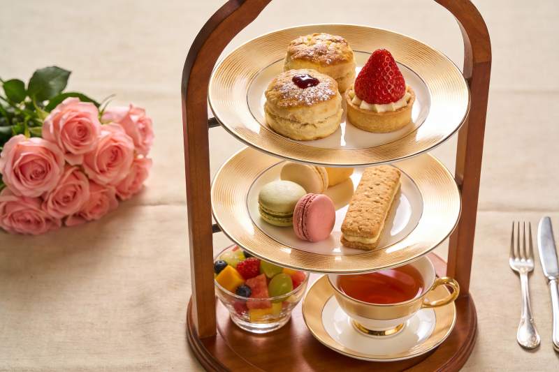 三层点心架摆盘精致下午茶图片