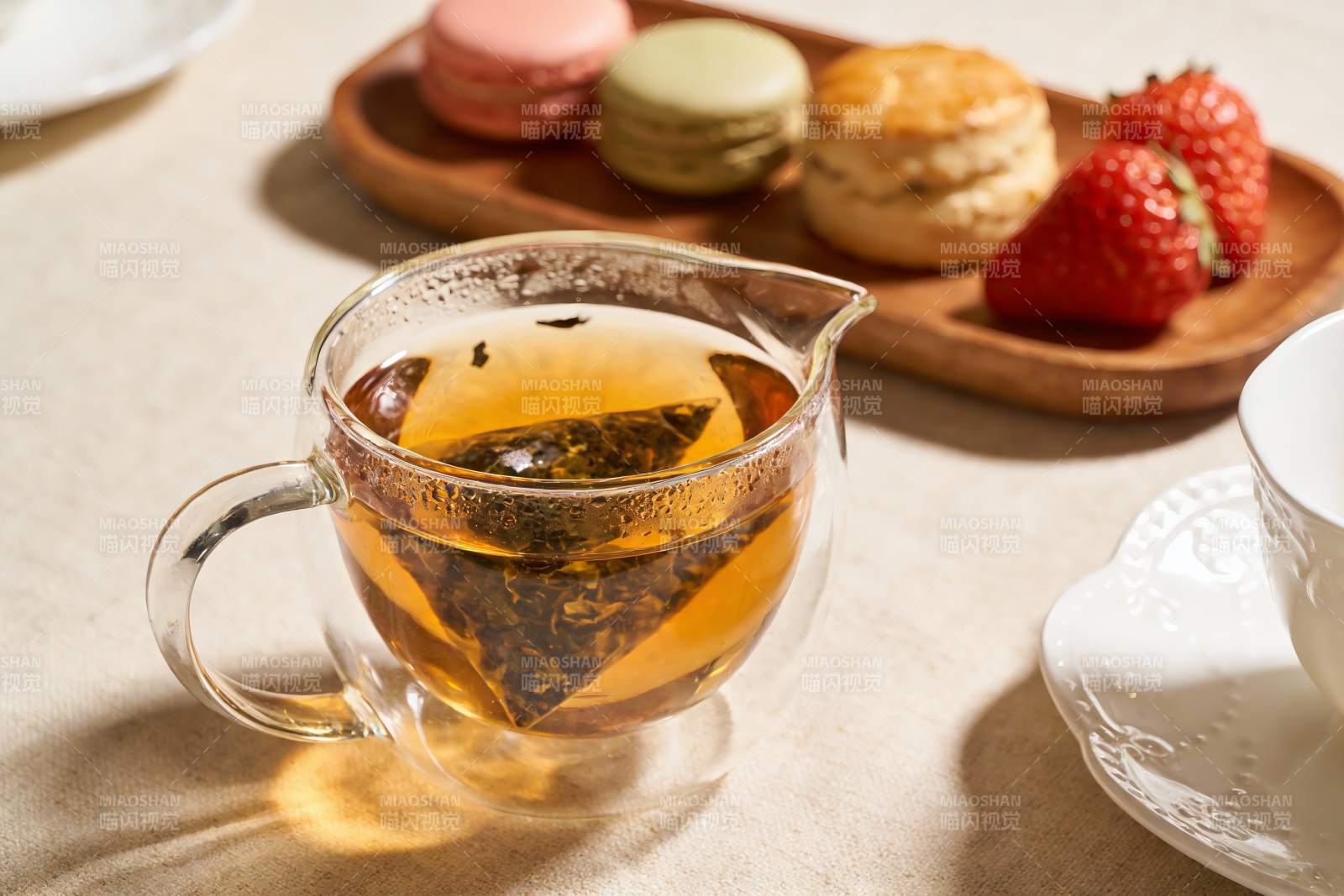 茶饮与甜点的惬意时光图片