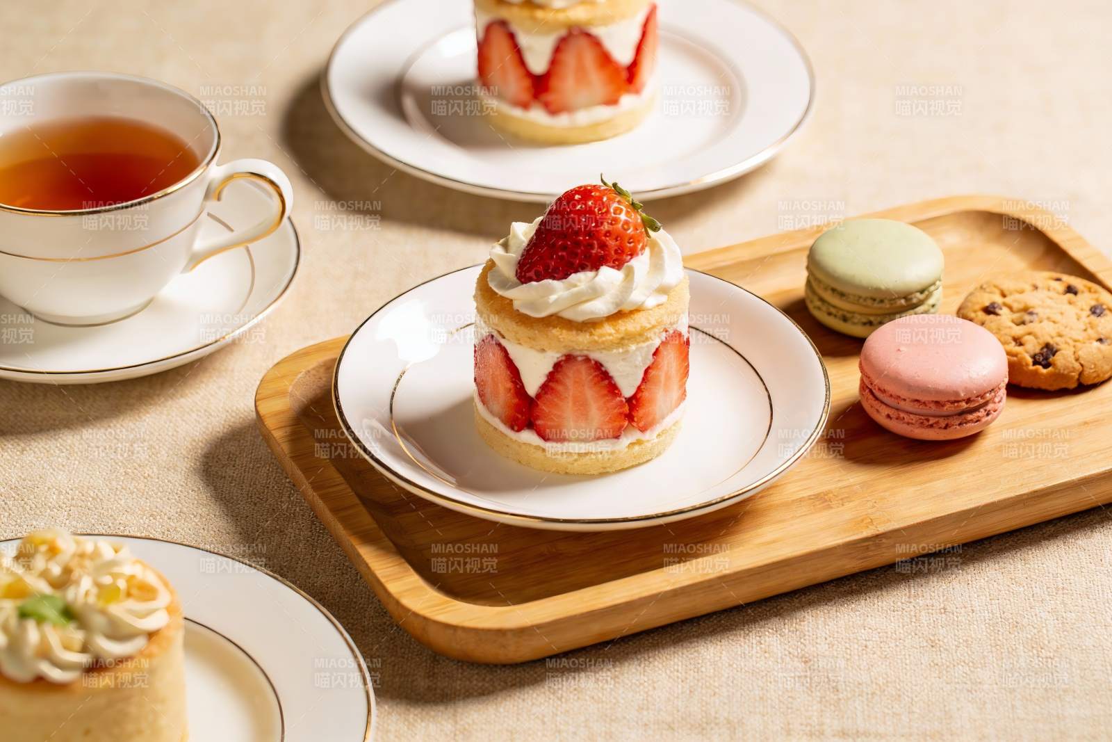 精致草莓甜点下午茶图片