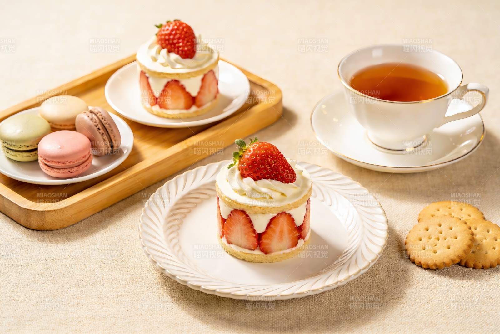 草莓甜点与茶点下午茶图片