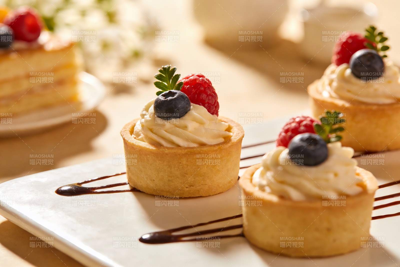 精致甜点摆盘诱人美味图片