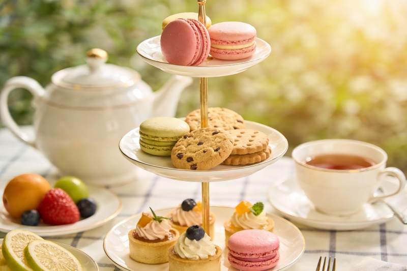 下午茶点心与茶具摆盘图片