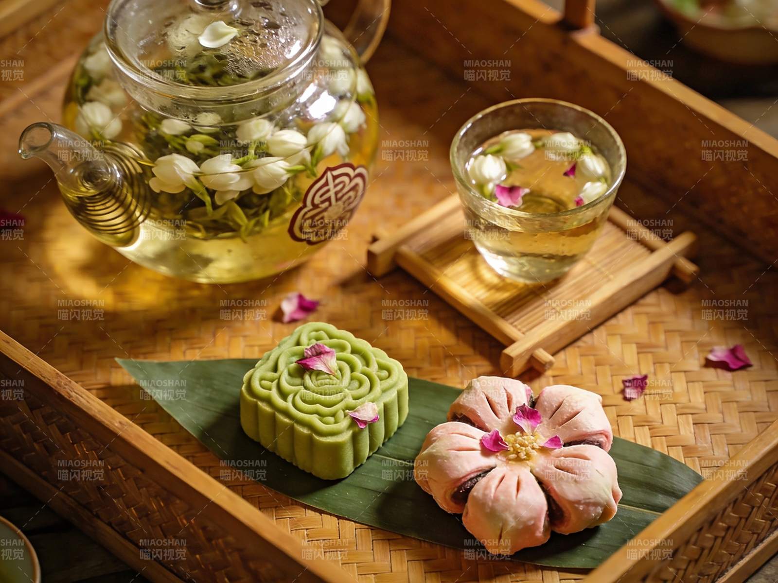 中式茶点与茉莉花茶图片