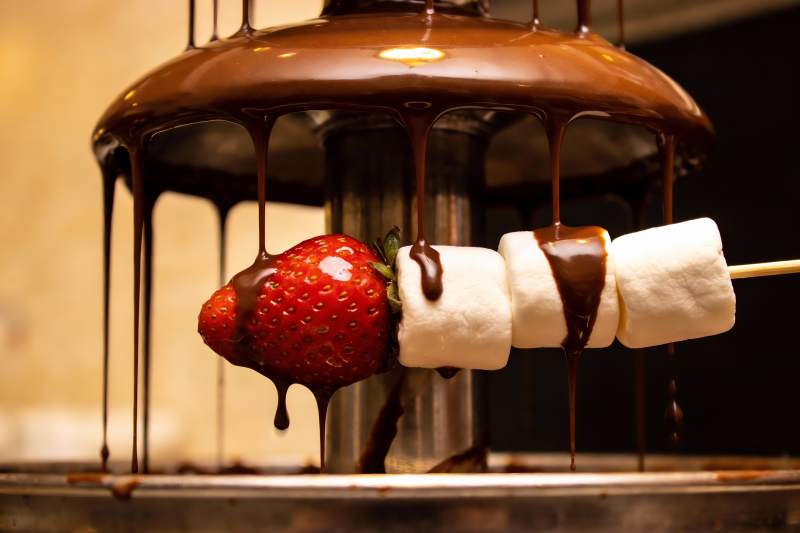 巧克力火锅草莓棉花糖图片