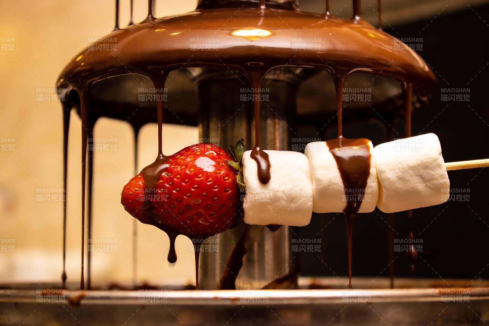 巧克力火锅草莓棉花糖图片