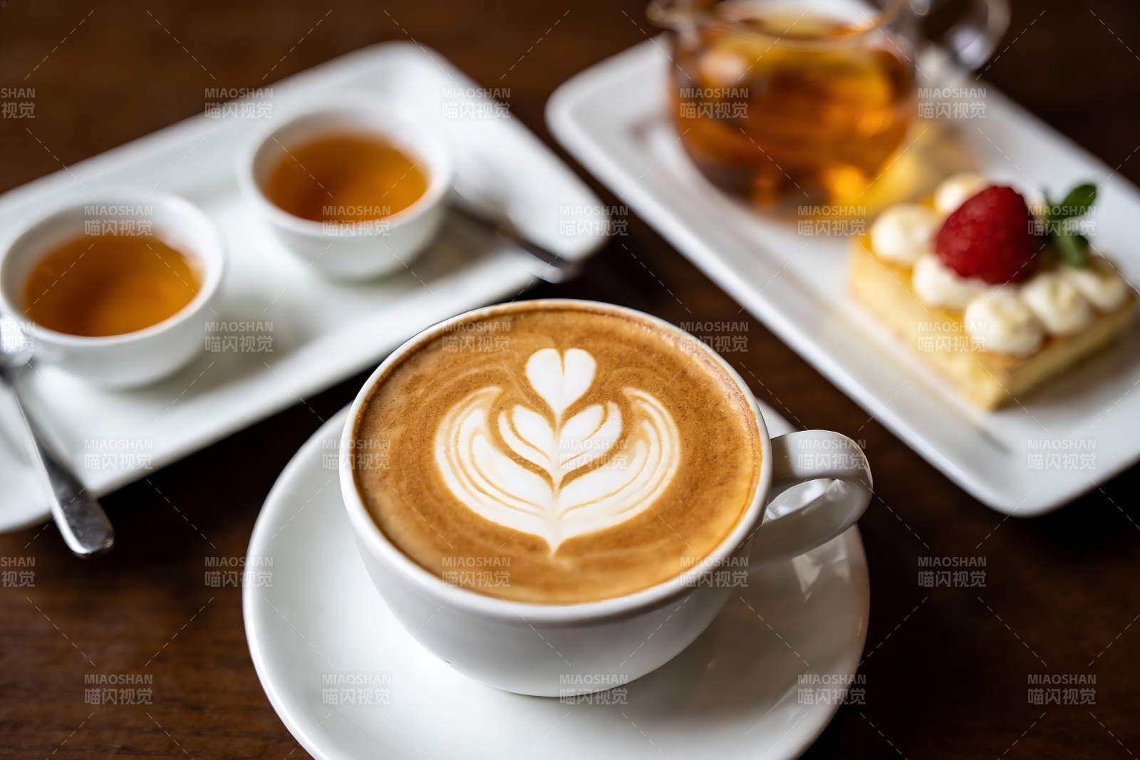 咖啡拉花与甜点下午茶图片