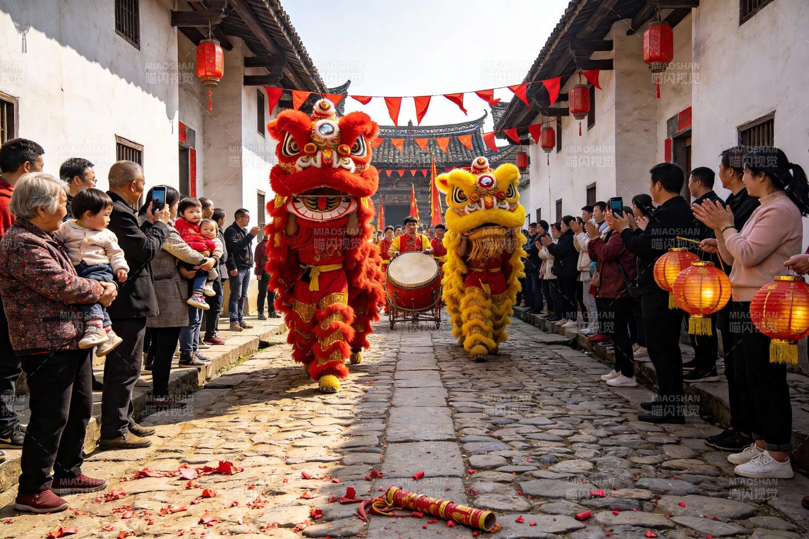 古街舞狮表演热闹非凡图片