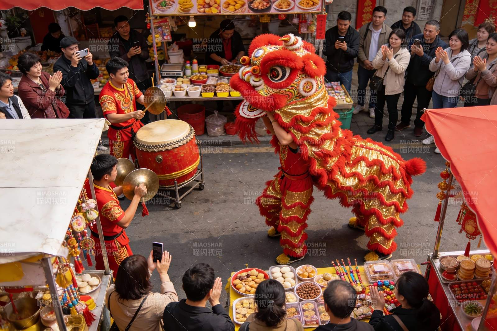 街头舞狮表演热闹非凡图片