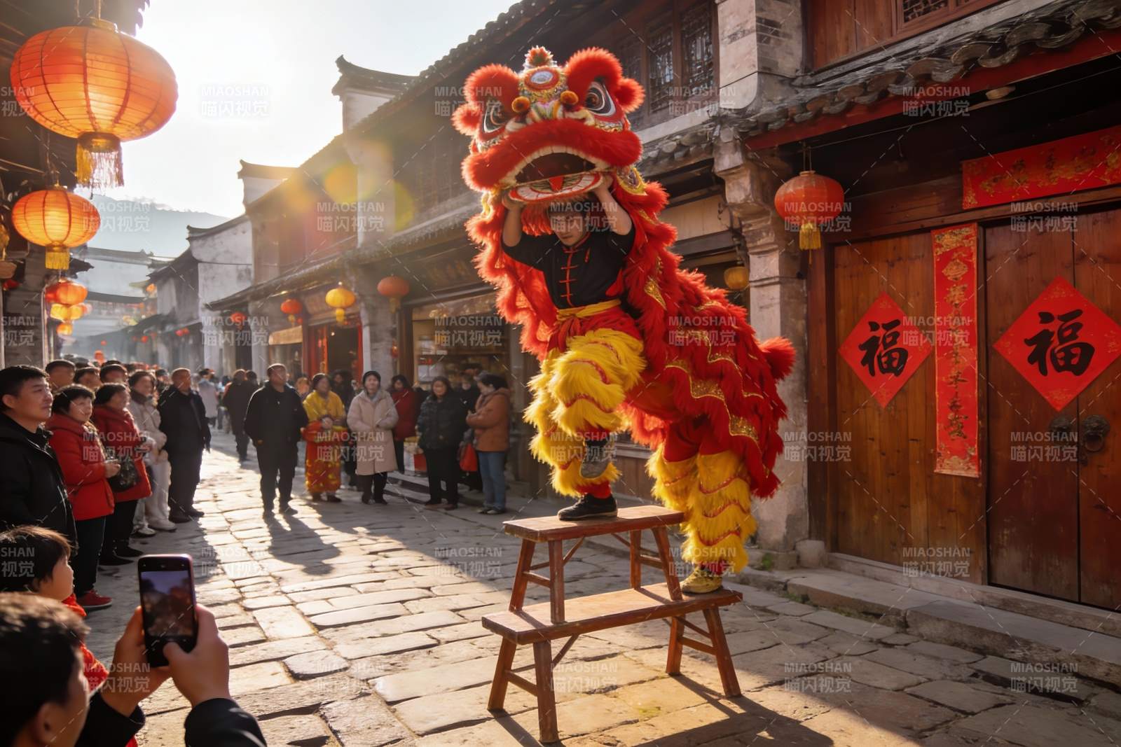 古街舞狮表演热闹非凡图片