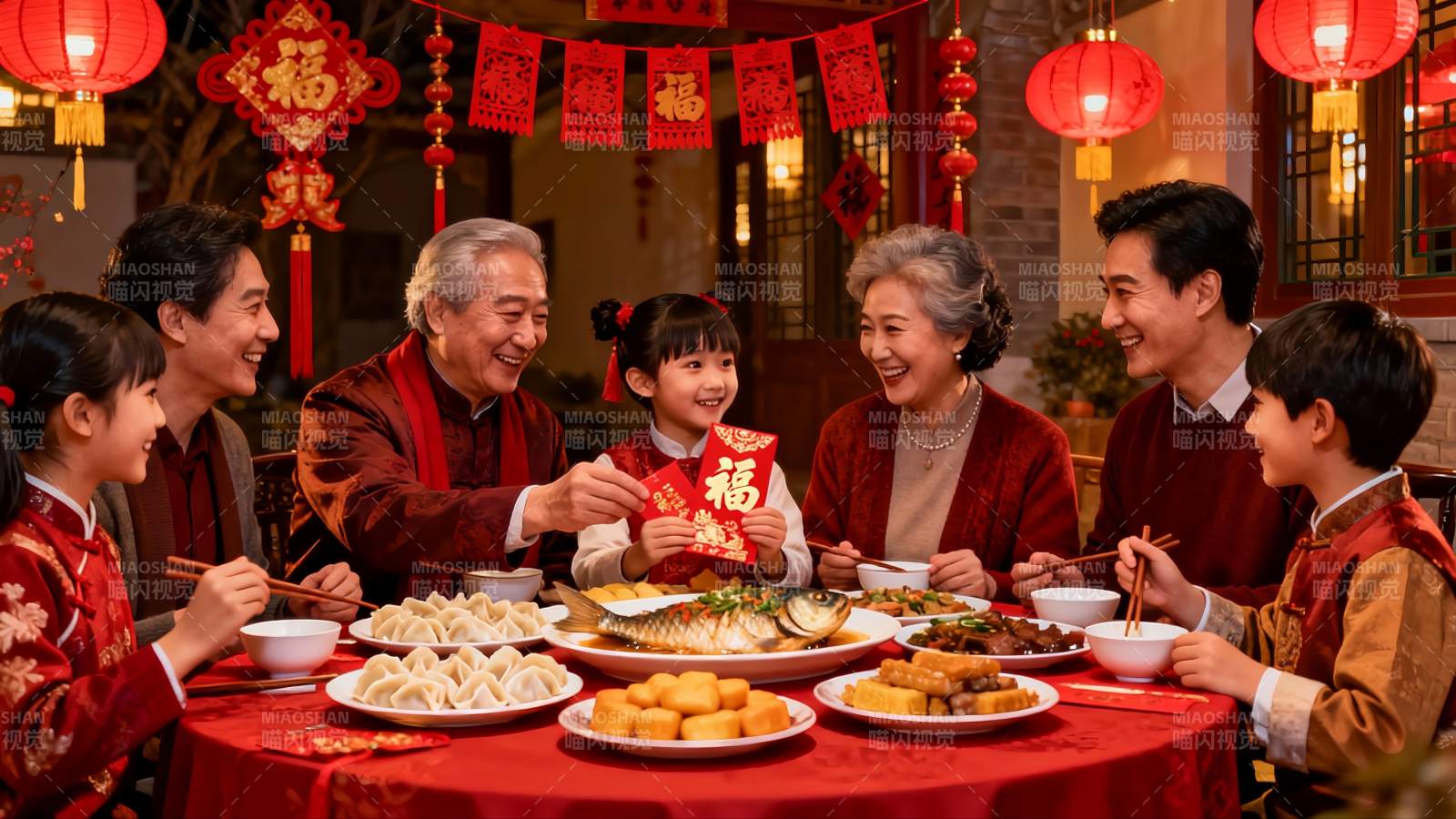 春节家庭聚餐欢庆团圆图片