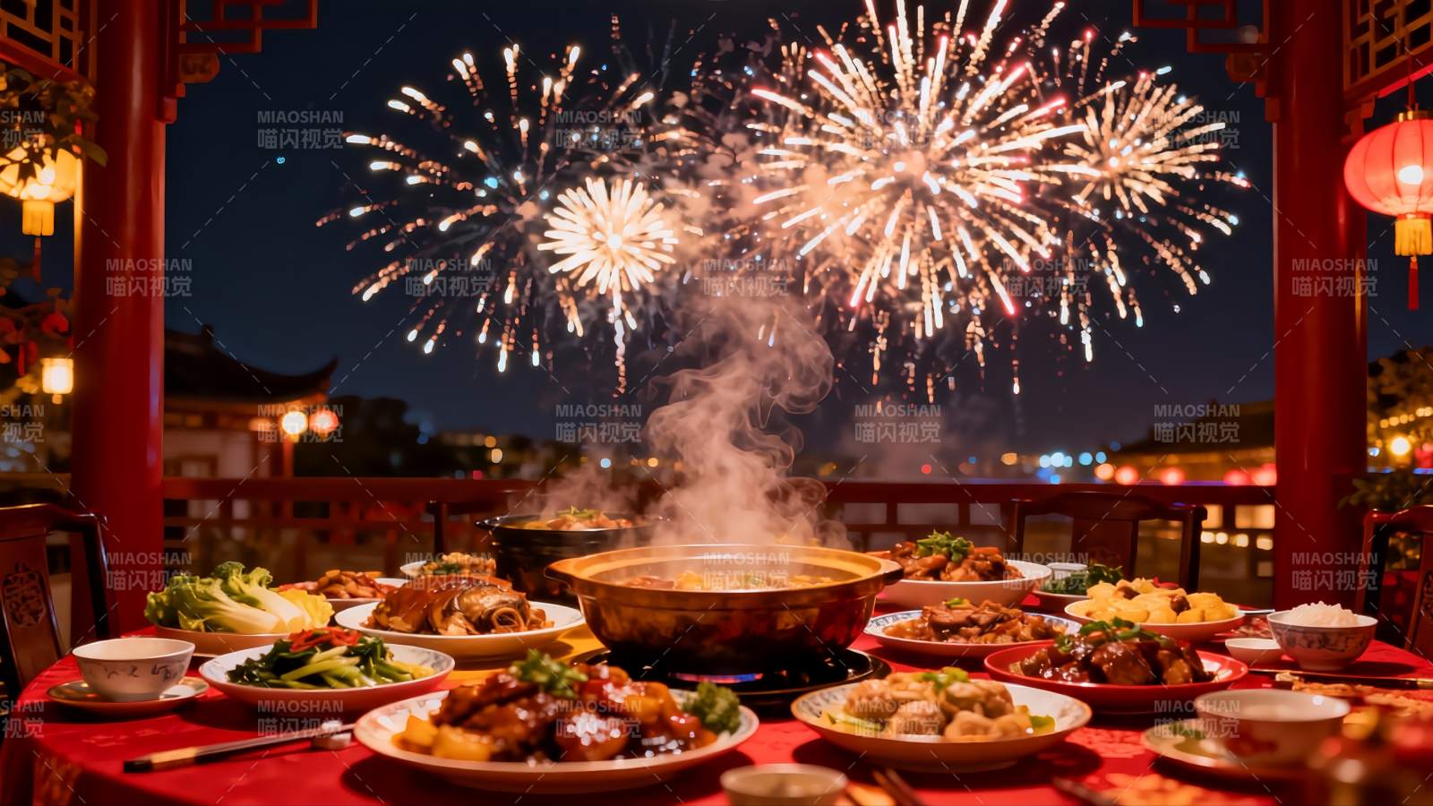 夜宴烟花映衬美食盛宴图片