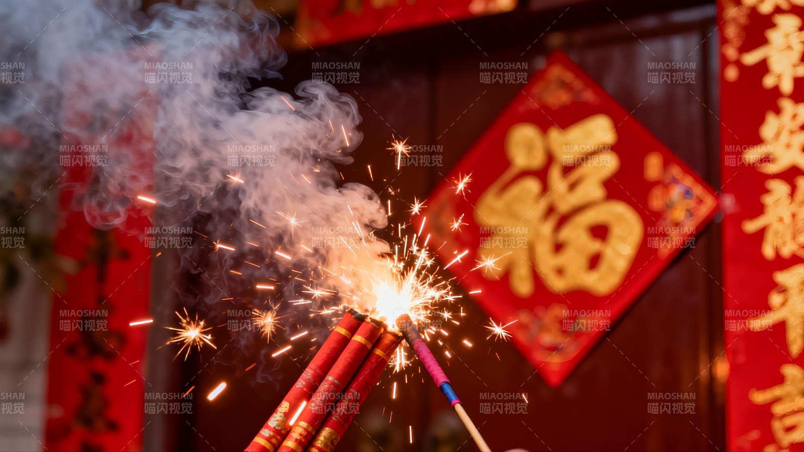 烟花绽放迎新春图片