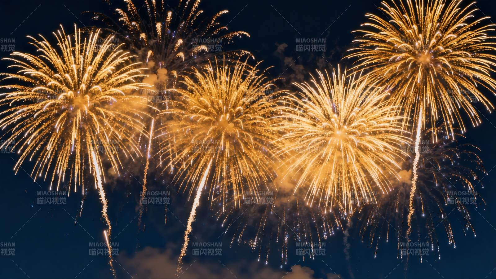 夜空烟花绽放绚丽景象图片