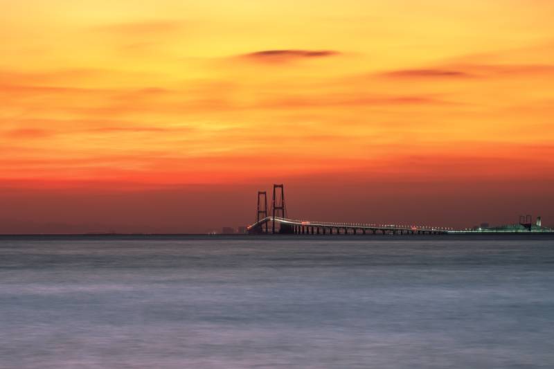 深中通道日落长曝光风光图片