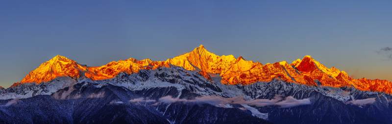 梅里雪山日照金山图片