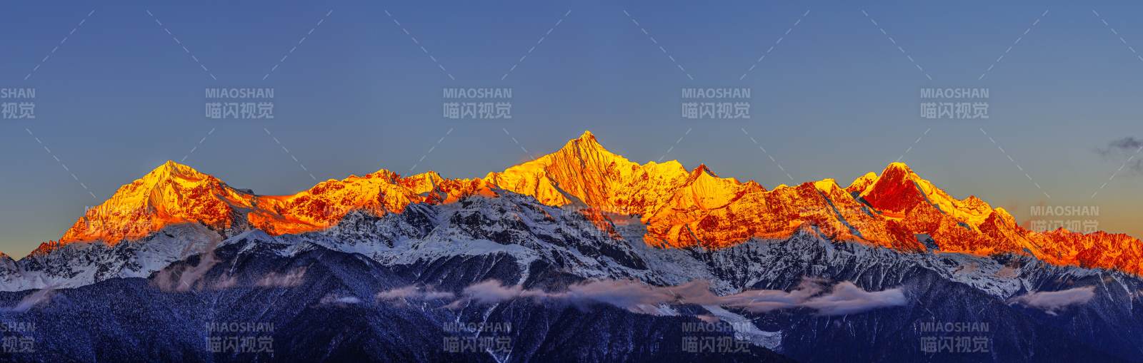 梅里雪山日照金山图片