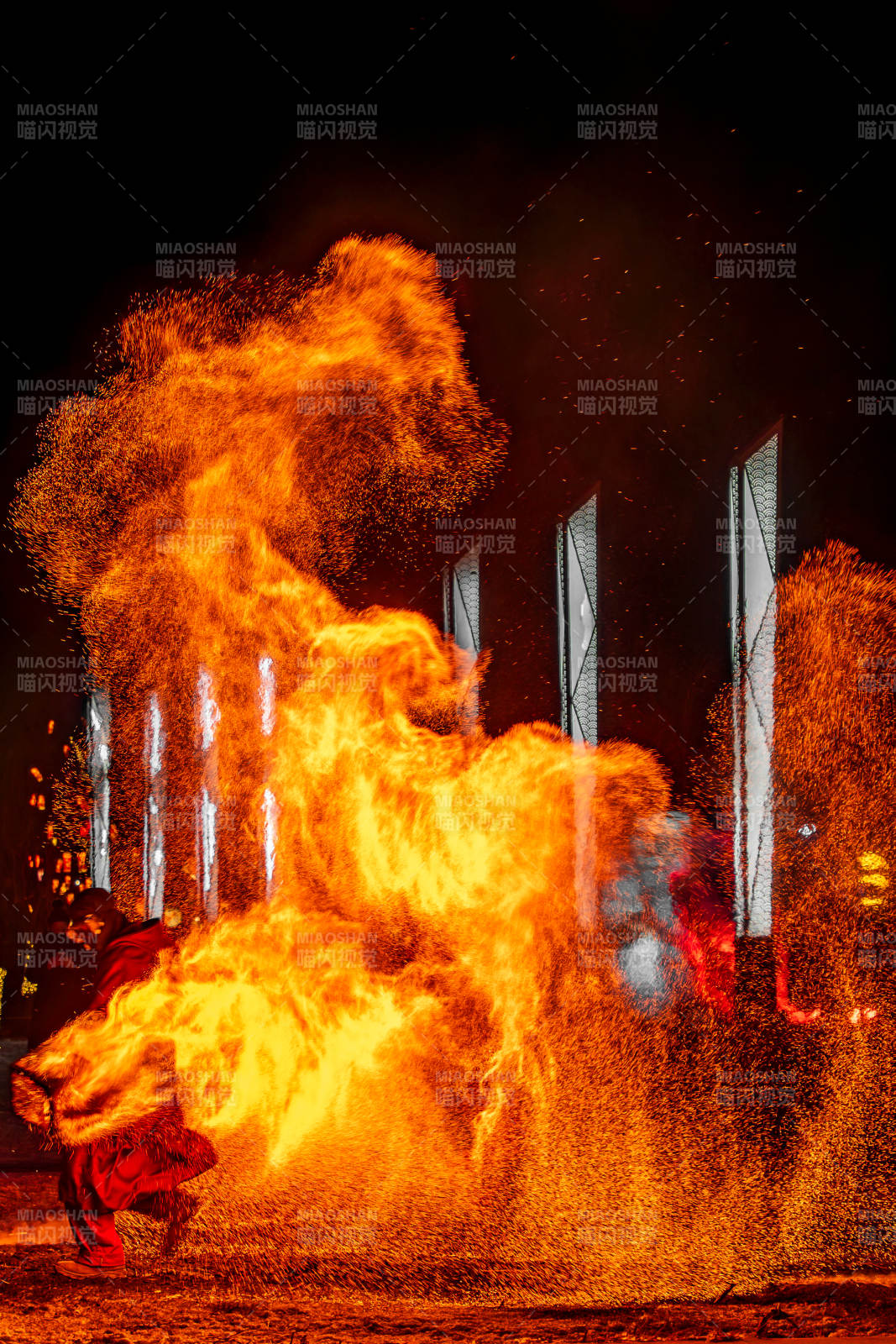 非遗火壶，跃动的金色骏马图片