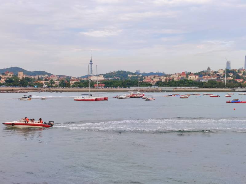 青岛海面快艇竞速图片