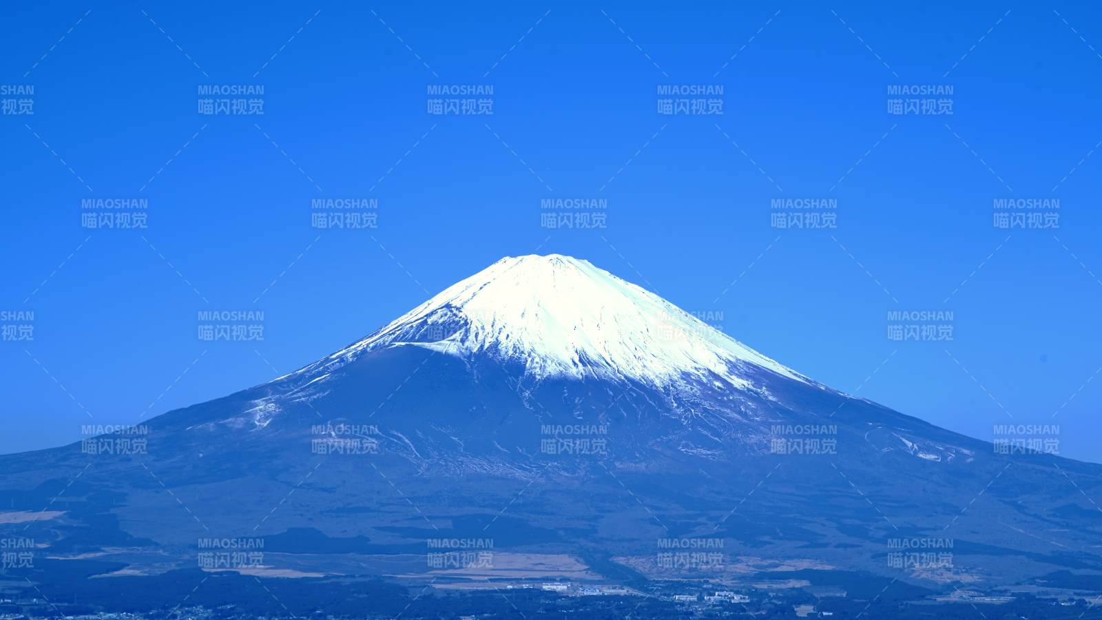 富士山雪顶美景图片