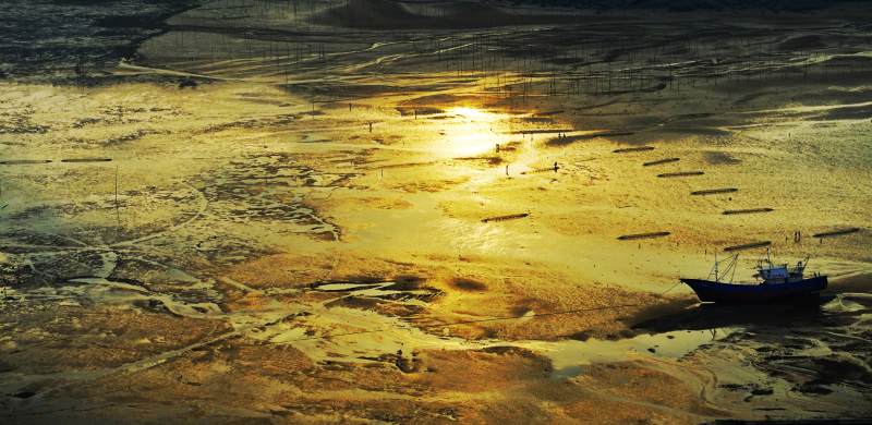 霞浦夕阳下的滩涂渔船图片