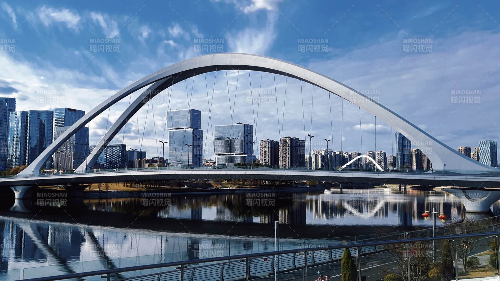 成都交子新月（锦尚大桥）图片