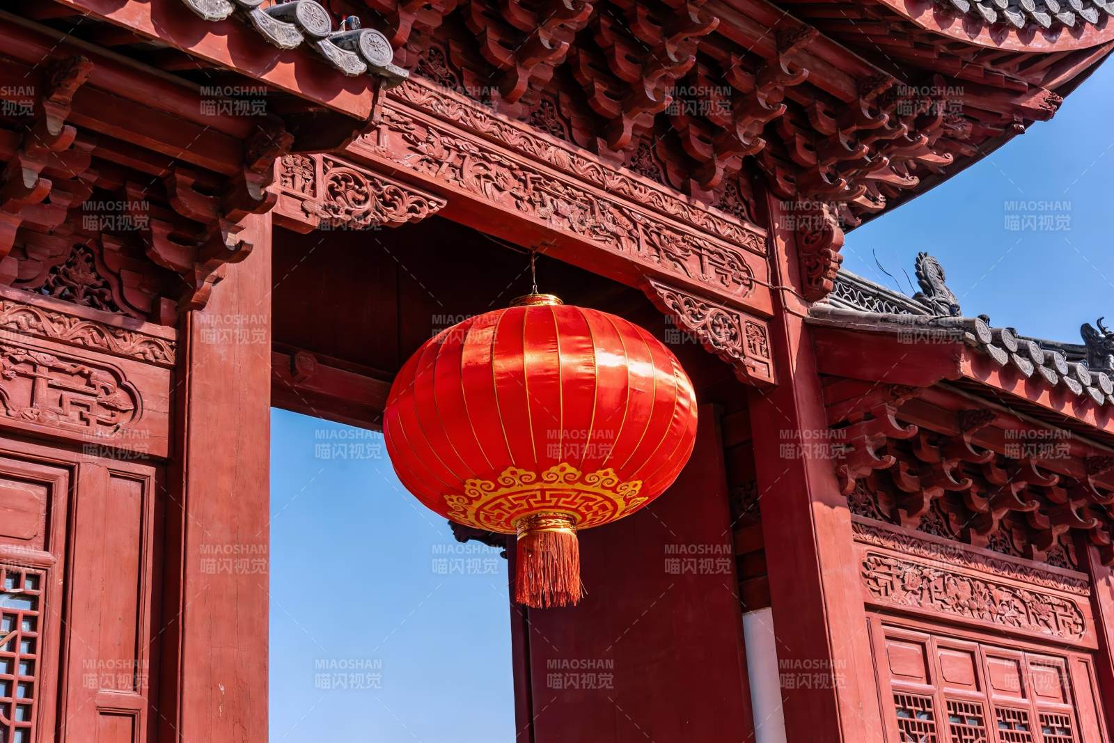 古建筑红灯笼特写图片