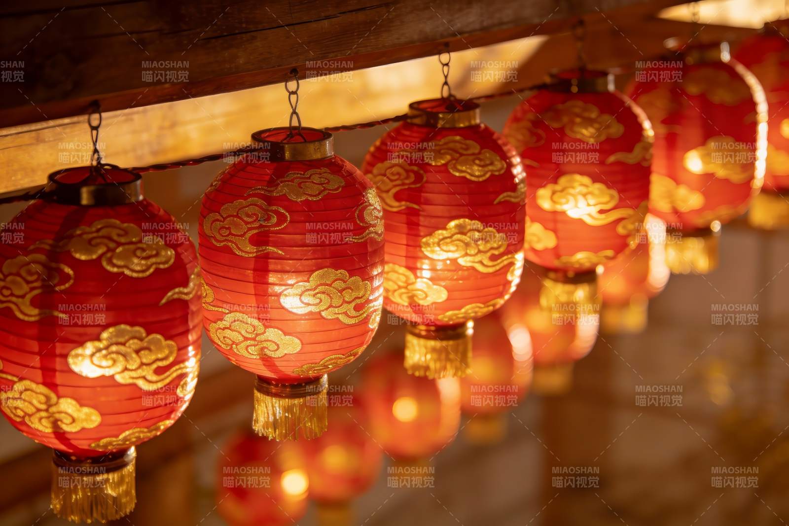 红灯笼挂饰光影效果图片