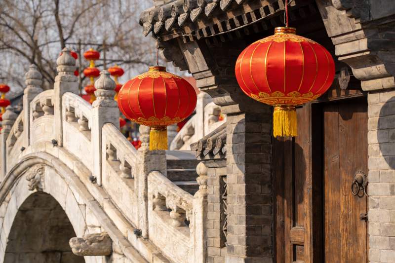 古桥红灯笼传统建筑图片