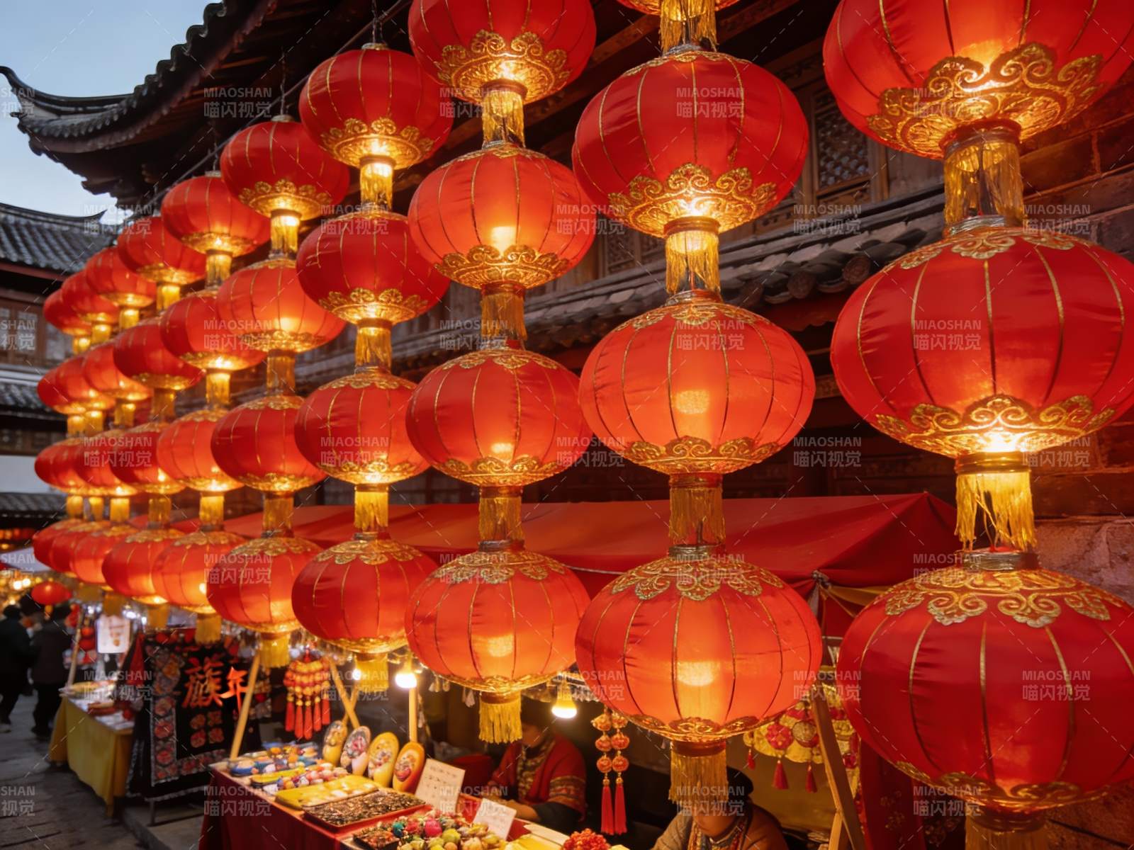 红灯笼挂满古街夜市图片