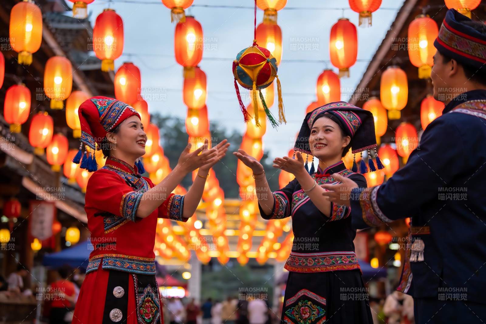 民族服饰节日庆典图片