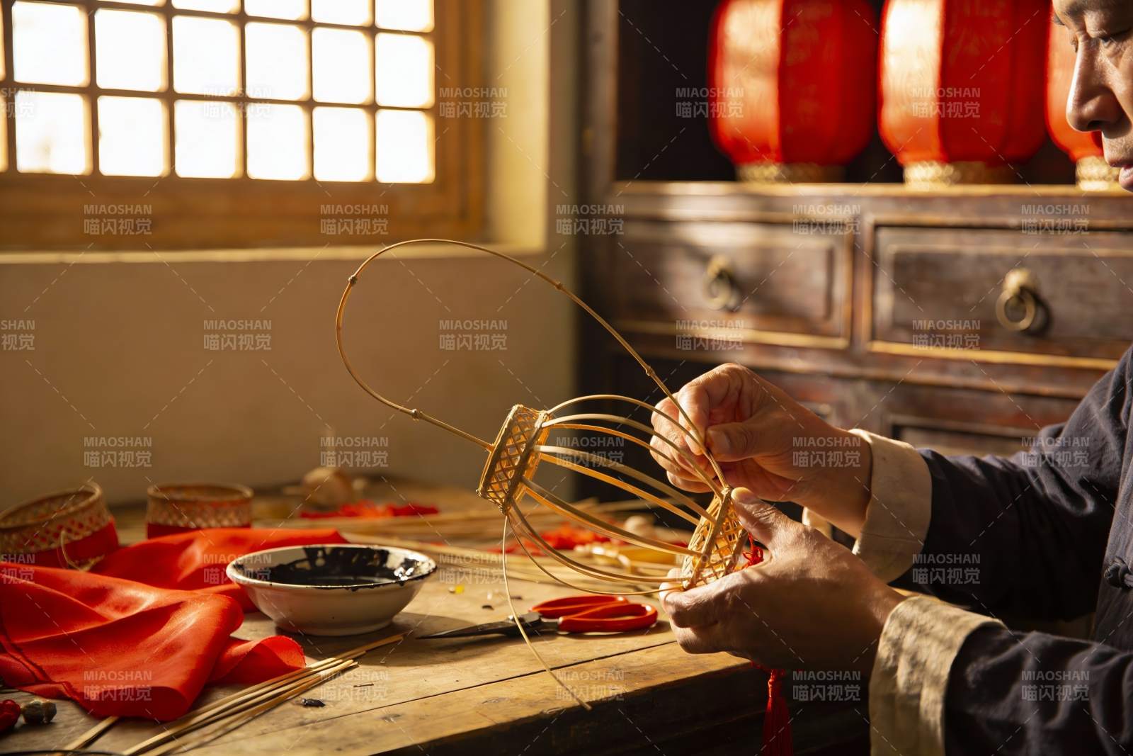 匠人室内编织灯笼骨架图片