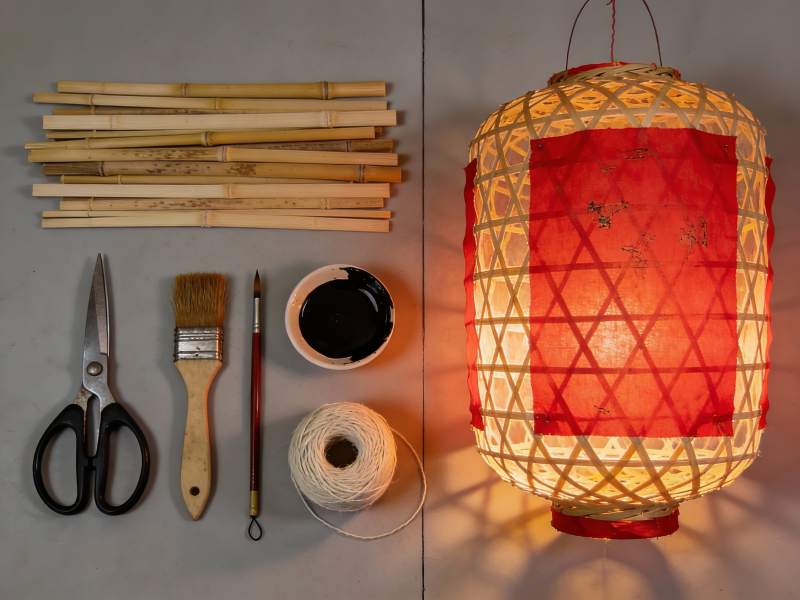 手工灯笼制作材料与成品展示图片