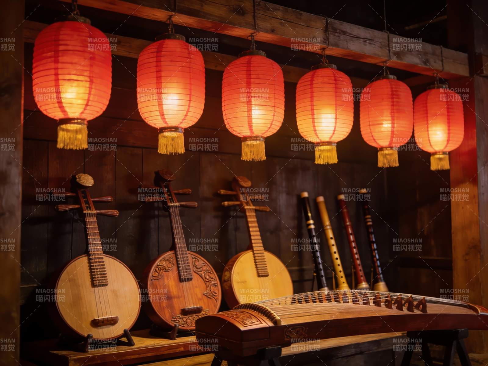 古色古香乐器与红灯笼图片