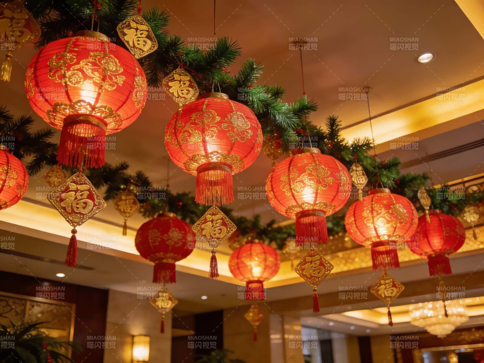 春节装饰红灯笼高挂图片