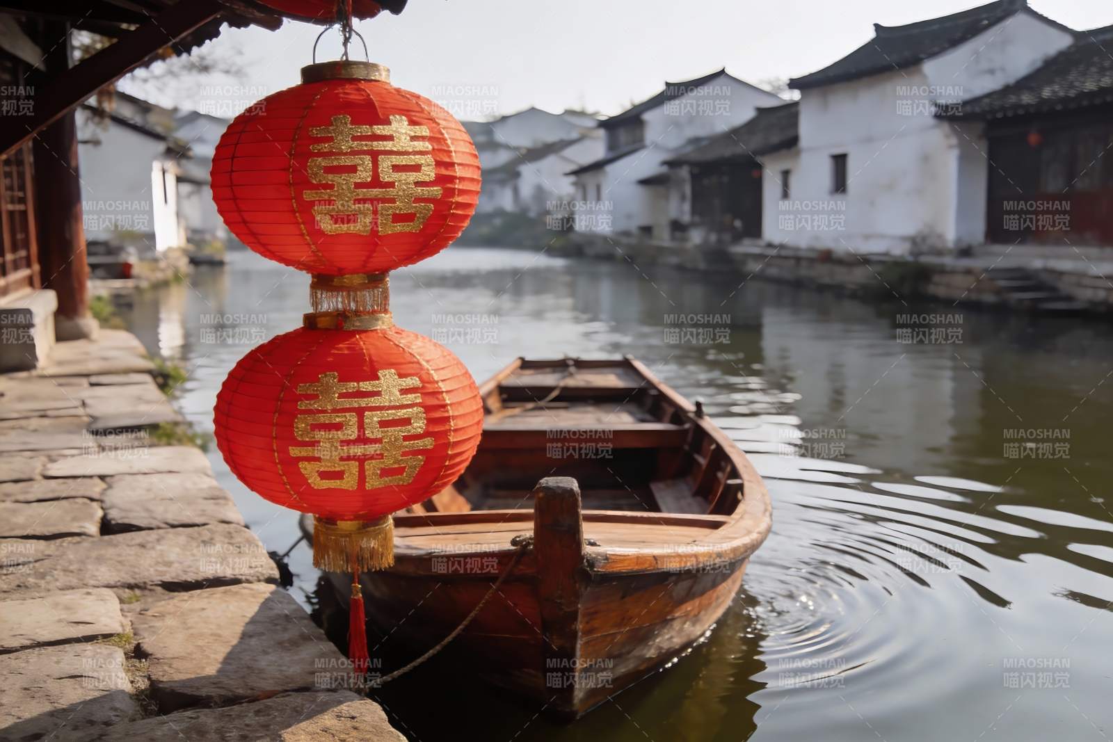 水乡古船红灯笼图片