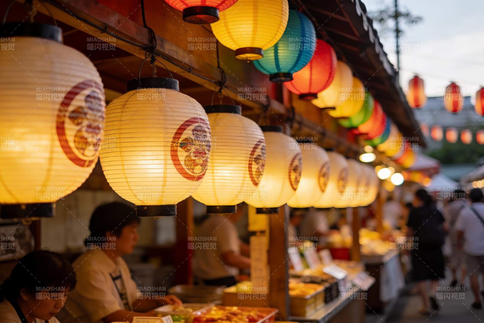 夜市灯笼摊位热闹场景图片