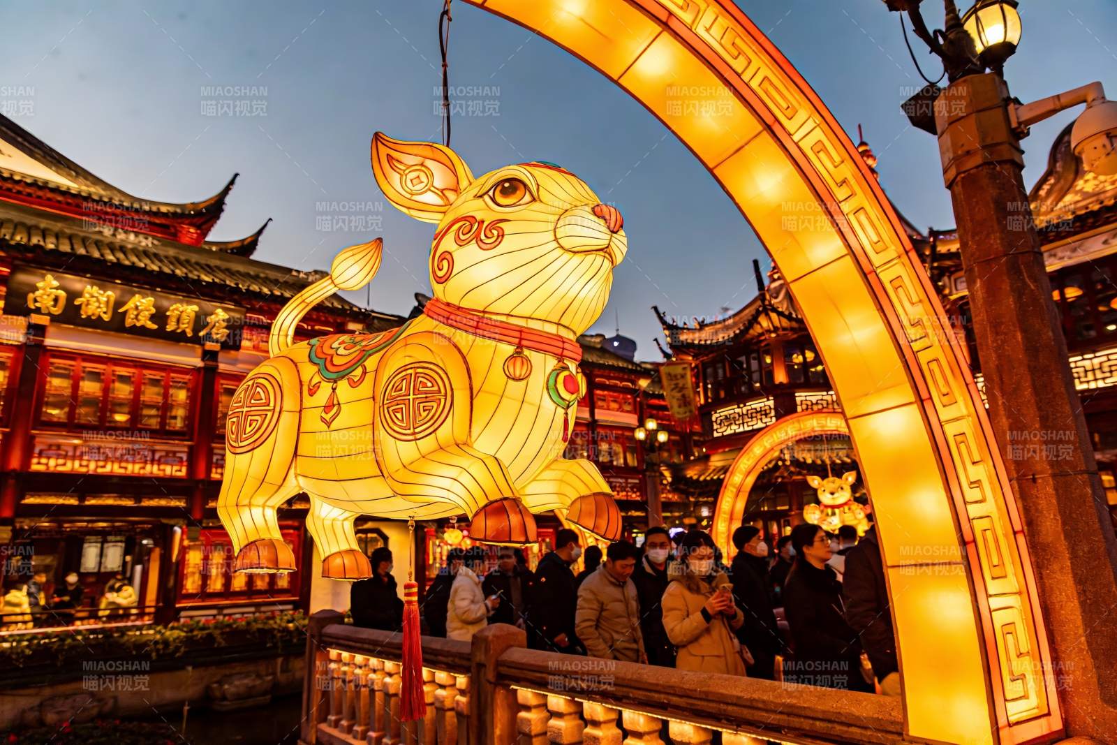 夜景灯笼节热闹非凡图片