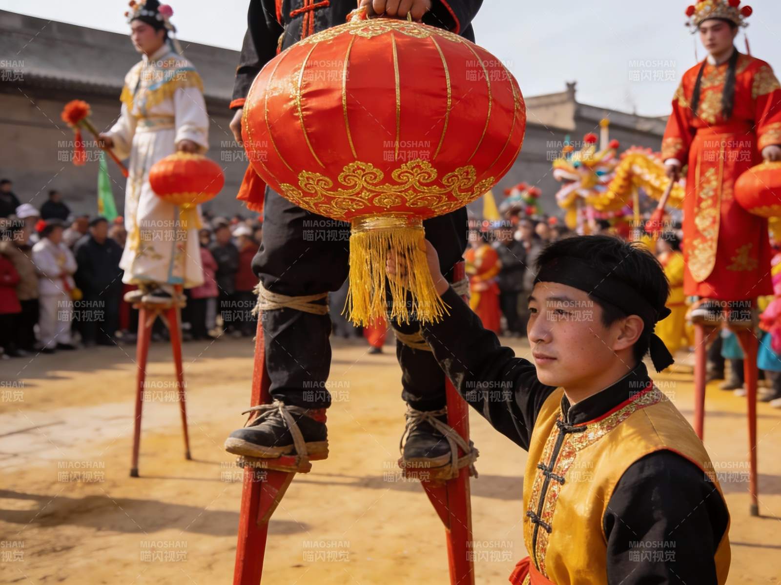 踩高跷舞龙灯民俗表演图片