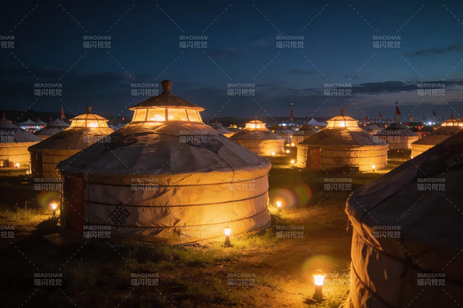夜幕下的蒙古包群落图片