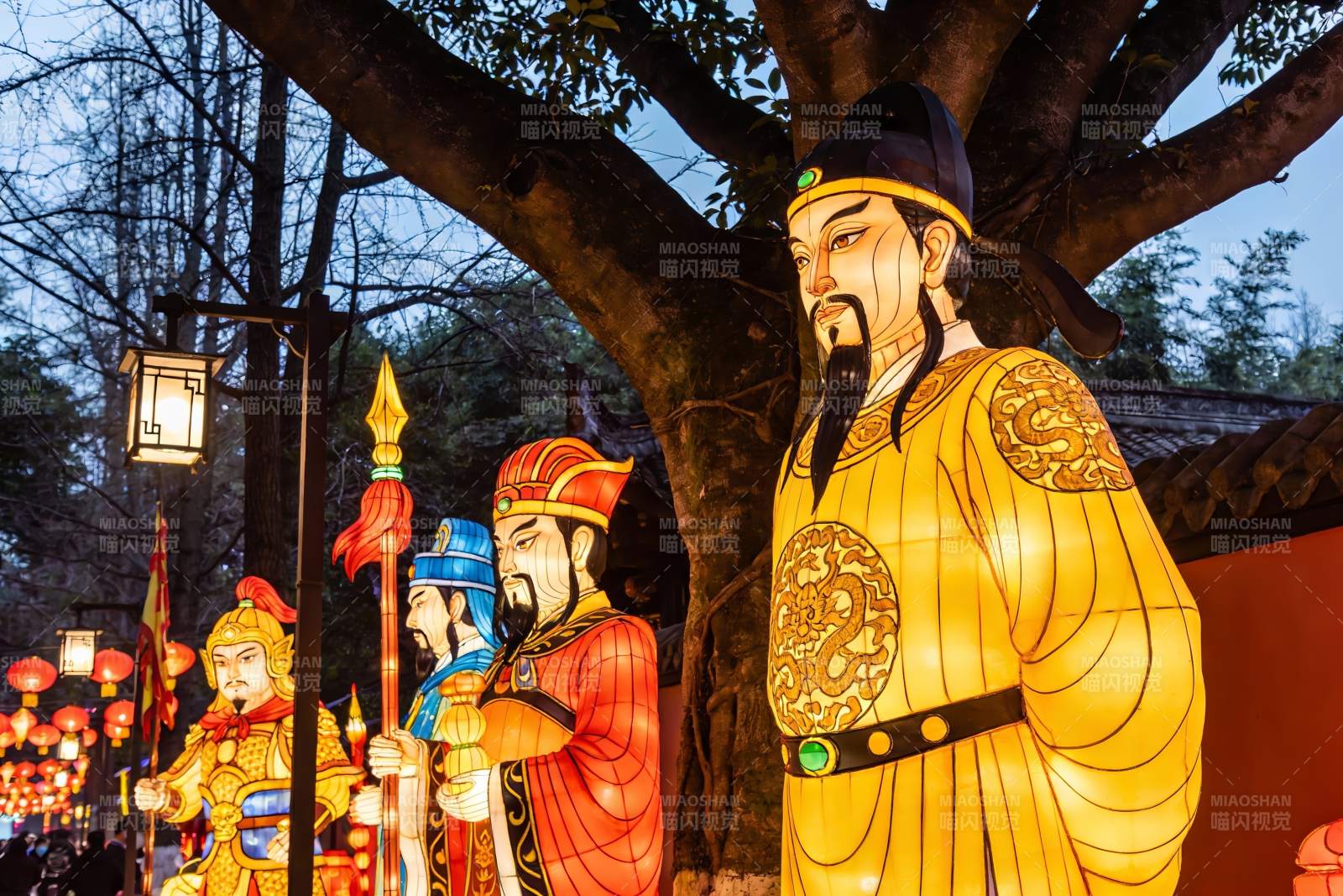 夜景古装人物灯会展示图片