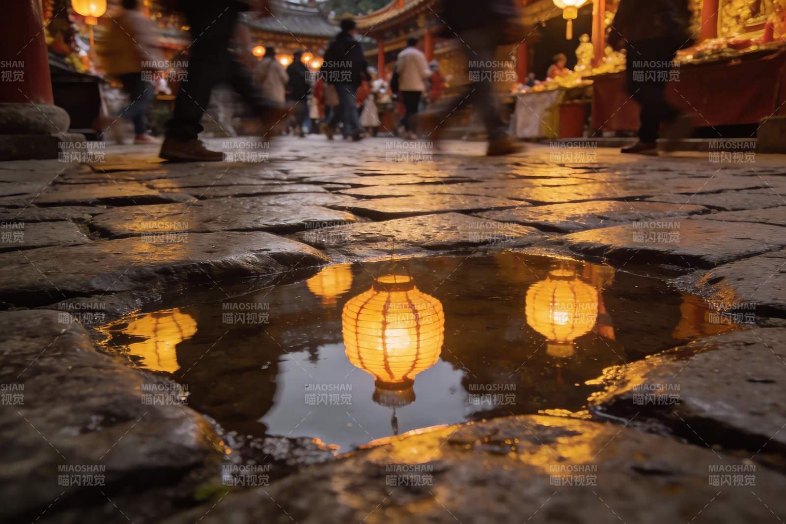 古街夜景灯笼倒影图片