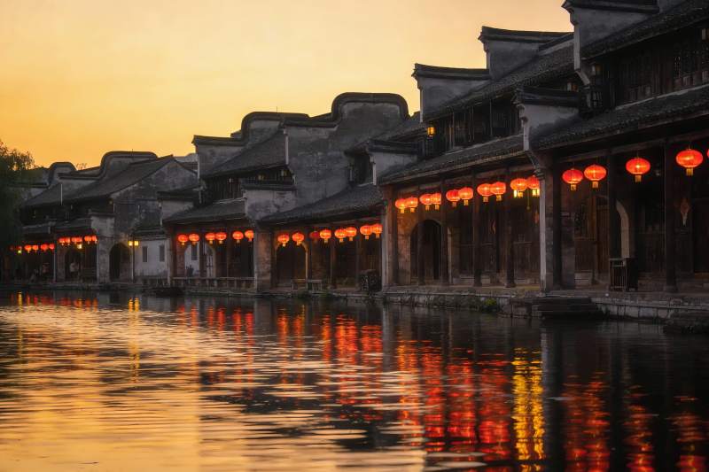 古建筑水乡夜景灯笼倒影图片