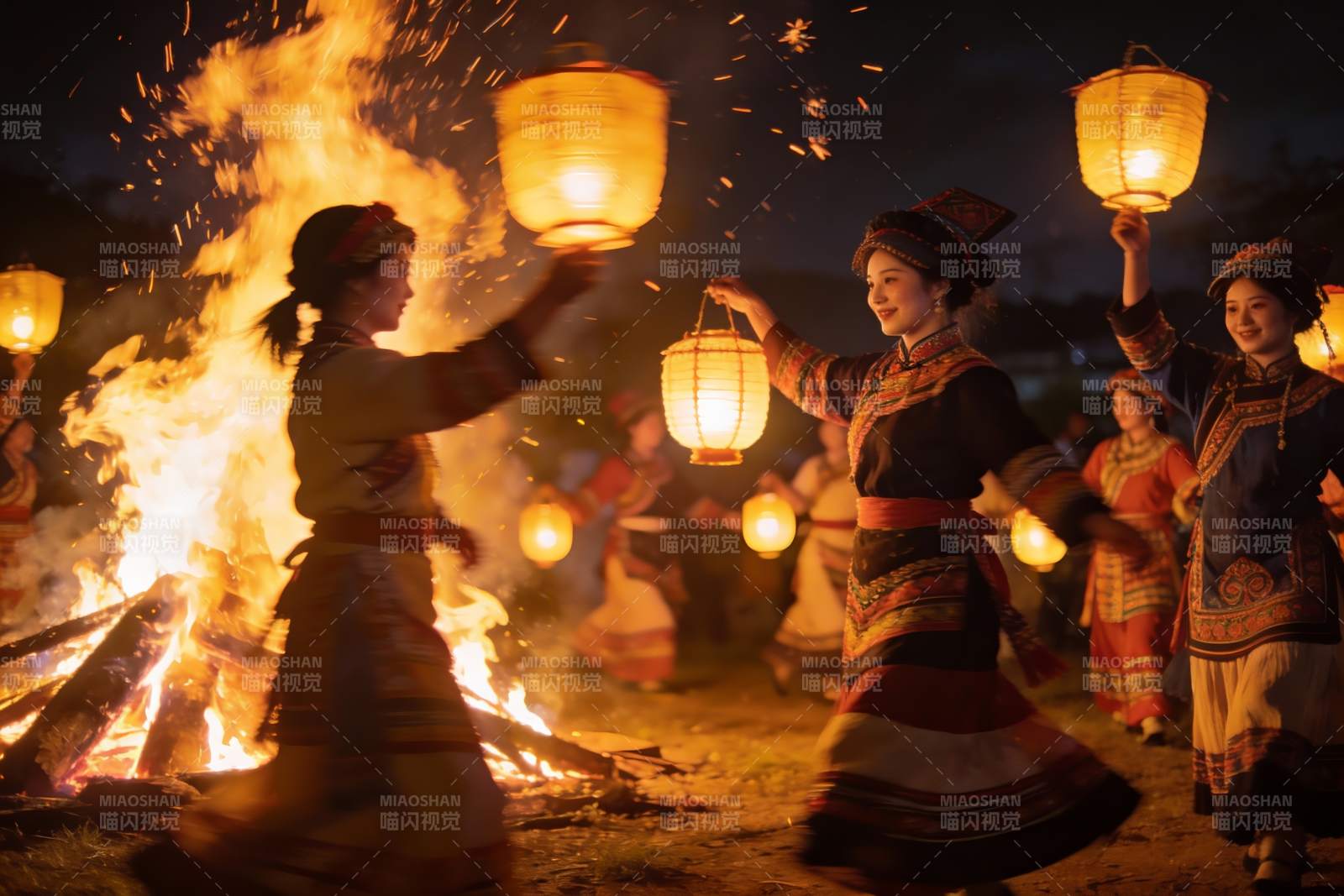 夜篝火节庆舞会图片