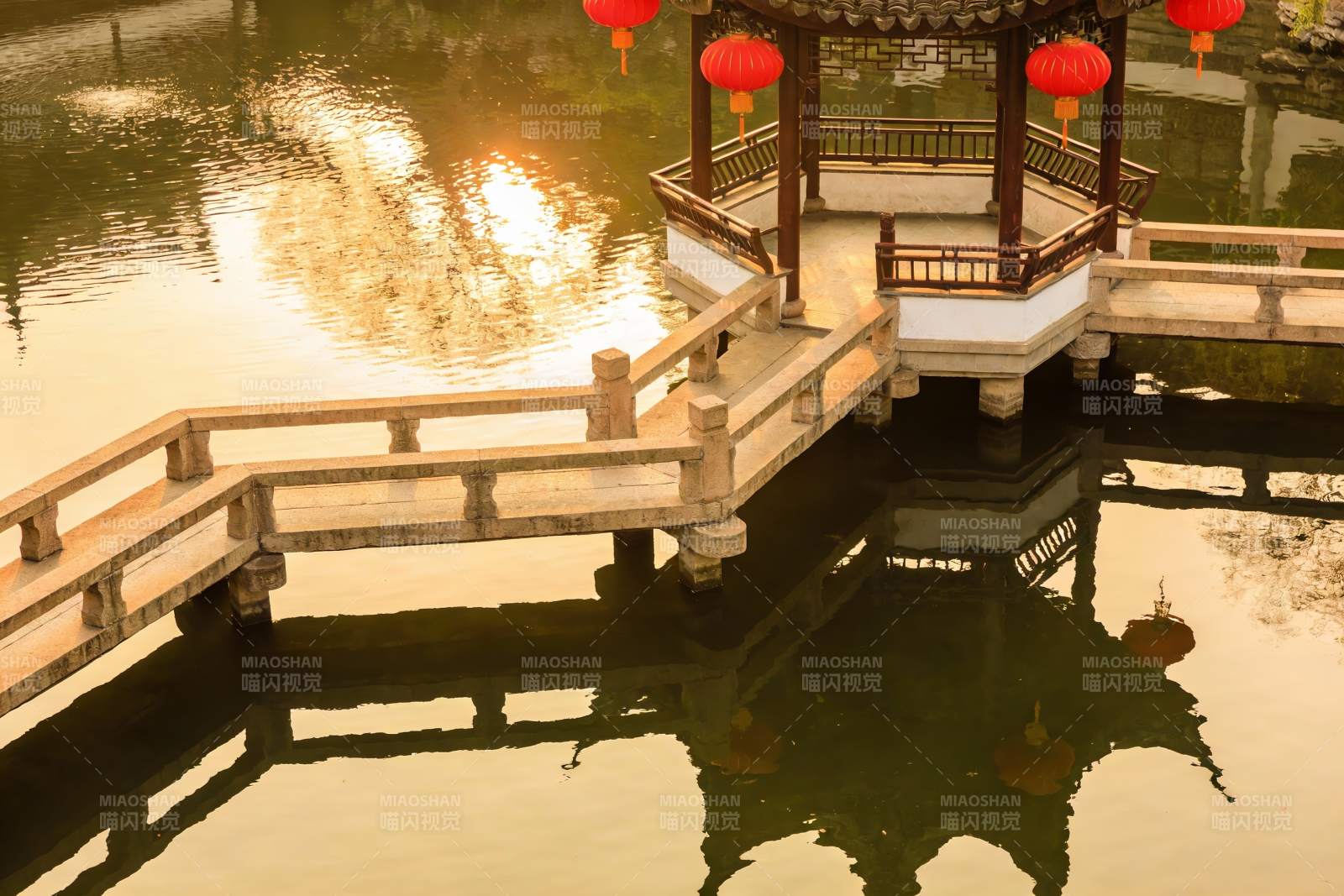 古亭石桥映水景图片