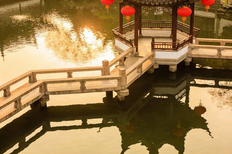 古亭石桥映水景图片