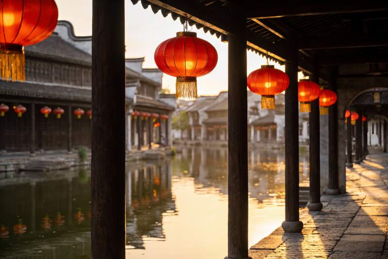 古街水乡红灯笼图片
