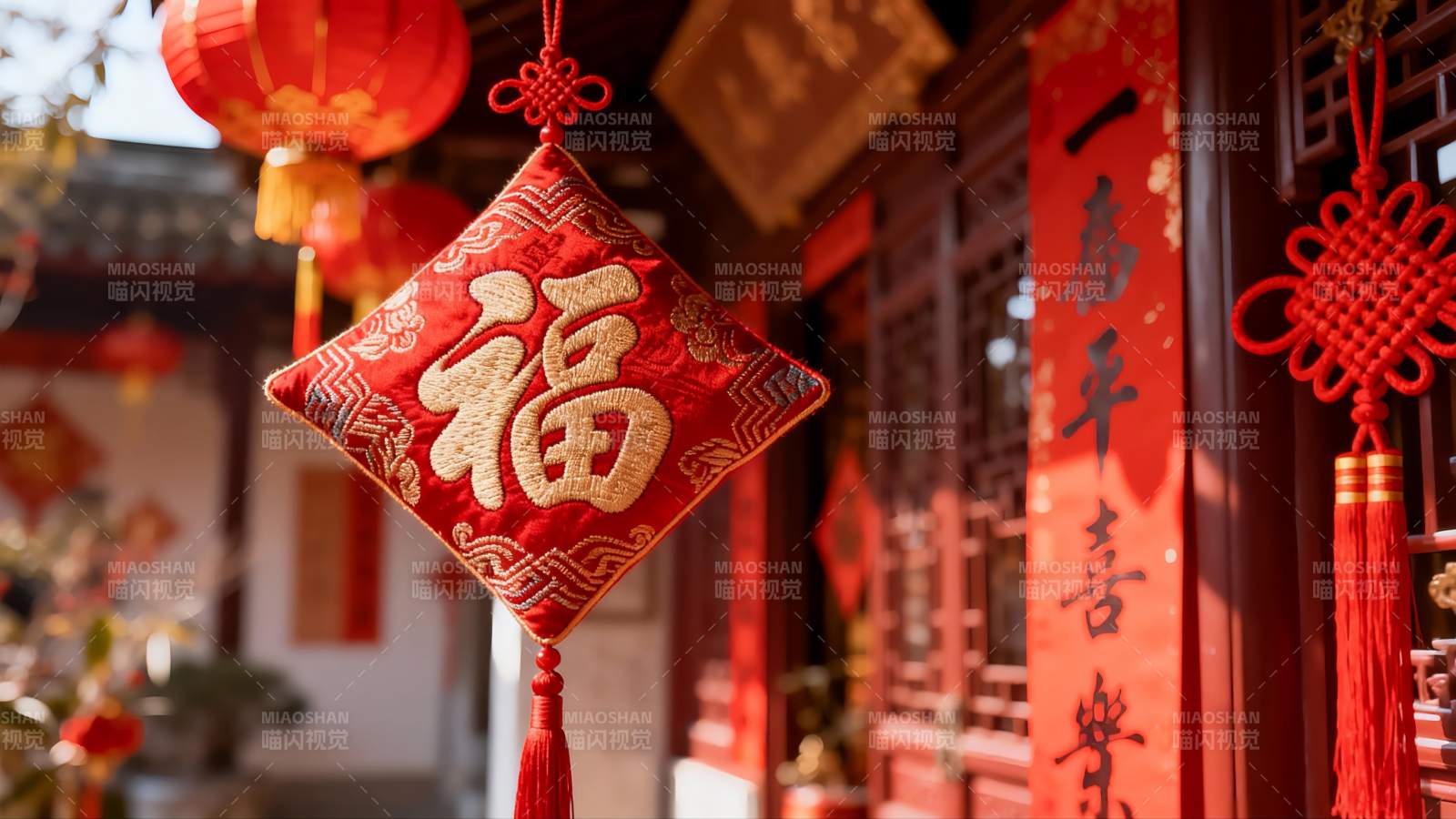 春节装饰挂件特写图片